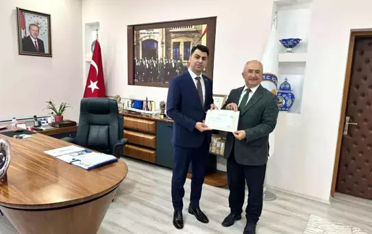 Hisarcık Kaymakamı Bahar'dan milli eğitim çalışanlarına başarı belgesi