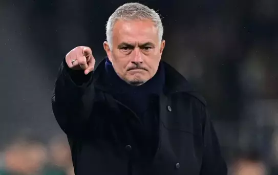 Mourinho devreye girdi! 3 yıldız isimle zoom üzerinden görüştü