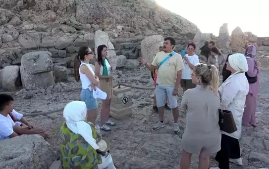 Nemrut Dağı'nda Hafta Sonu Yoğunluğu