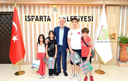 Isparta'daki Çocuklar, Belediye Başkanı'na Taleplerini İletti