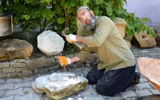 Emekli Sanatçıdan Taş Oymacılığı Müzesi