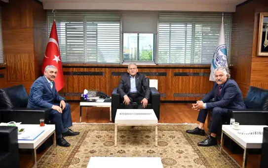 Kayseri Büyükşehir Belediye Başkanı Büyükkılıç, Şehir Gelişimine Katkı Sunanları Ağırladı