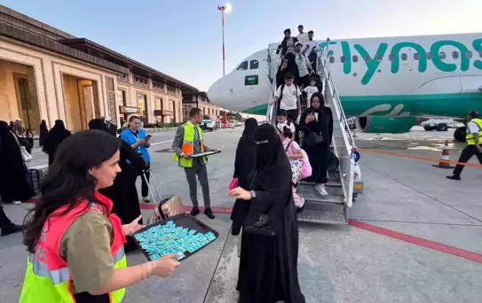Riyad'dan Rize'ye İlk Uçuş Törenle Karşılandı