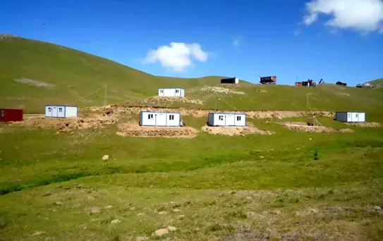 Yaylayı bir gecede konteynerler ile doldurdular