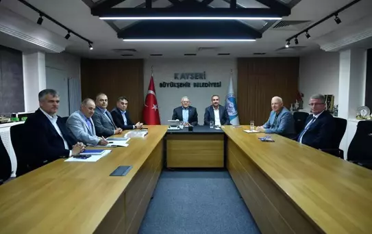 Kayseri Büyükşehir Başkanı, İlçe Belediye Başkanları ile Yatırım Değerlendirme Toplantısı Düzenledi