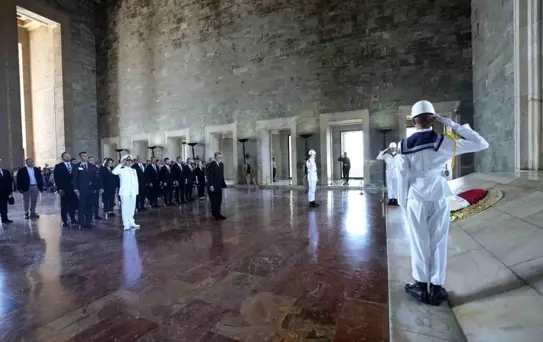 Beşiktaş Yönetimi Anıtkabir'i Ziyaret Etti