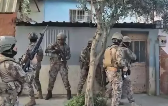 İzmir'de FETÖ Operasyonu: 20 Gözaltı