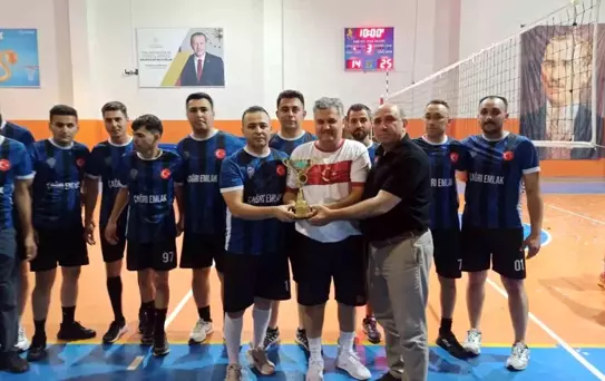 Sarıgöl'de Voleybol Turnuvasının Şampiyonu Zanbak Tarım Oldu