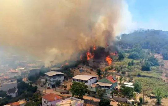Bursa'da Orman Yangınına Mücadele Devam Ediyor