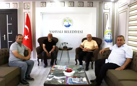 Muhtarlar, Başkan Öztürk'e Teşekkür Ziyareti Gerçekleştirdi