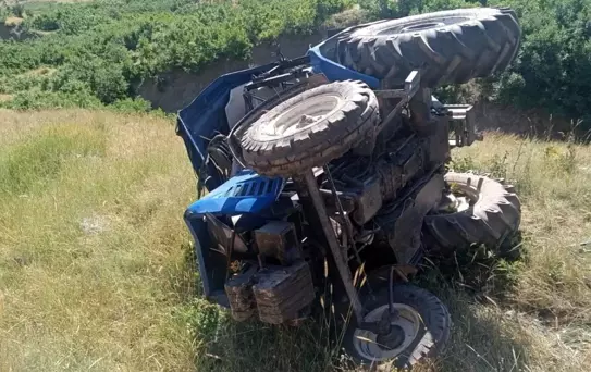 Muş'ta Traktör Devrildi: 1 Yaralı