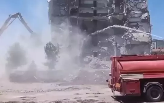 Diyarbakır'da Yıkım Sırasında Bina Çöktü