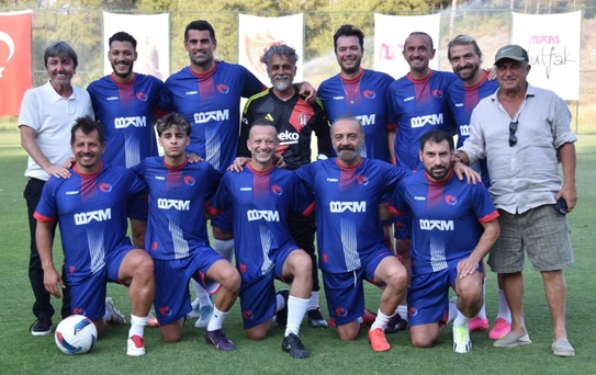 Yılmaz Erdoğan'ın Futbol Sahası Açıldı