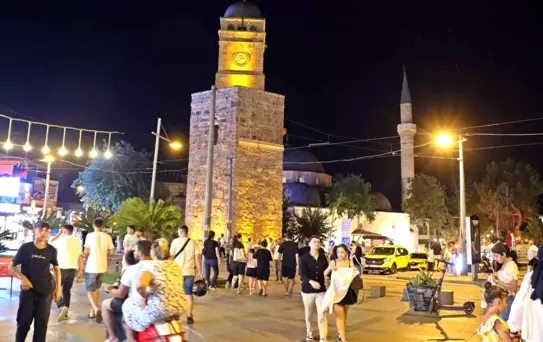 Kaleiçi'nin Akşam Nüfusu 10 Bini Geçiyor
