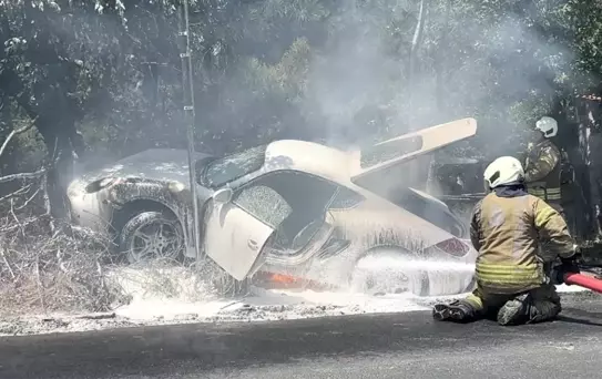 Sarıyer'de Porsche Yangını