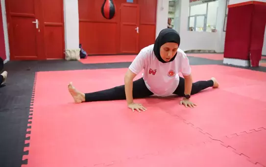Tek böbrekler spor yapamazsın dediler! Oğluna böbreğini veren kadın sporcudan kick boksta dev başarı