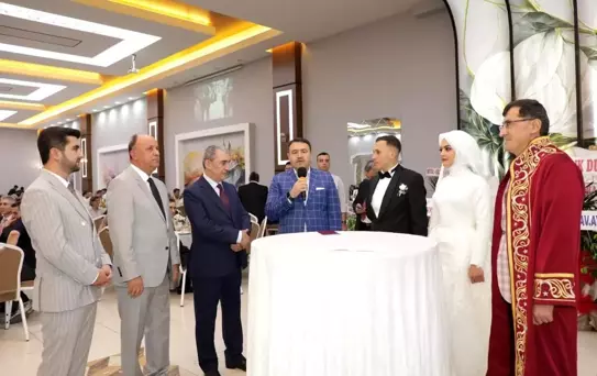Kütahya Valisi Musa Işın, Genç Çiftin Düğün Töreninde Şahitlik Yaptı