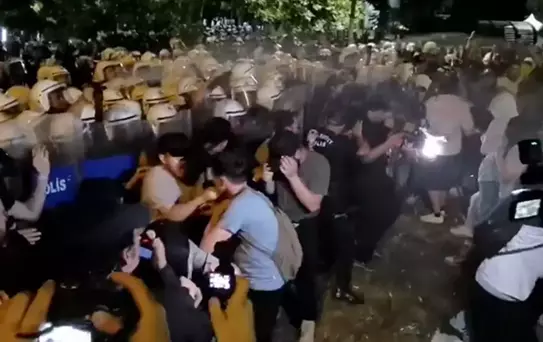 CHP'nin Saraçhane mitingi sonrası arbede: Gözaltılar var