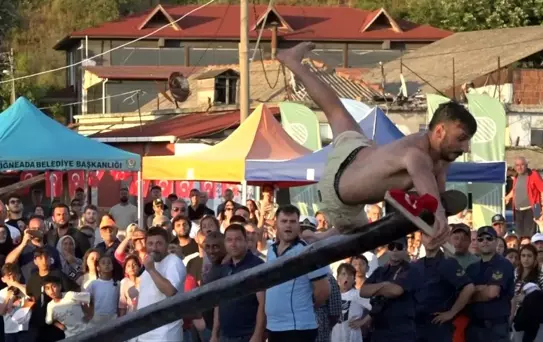 Kırklareli'nde Kabotaj Bayramı coşkusu: Yağlı direk yarışı nefes kesti