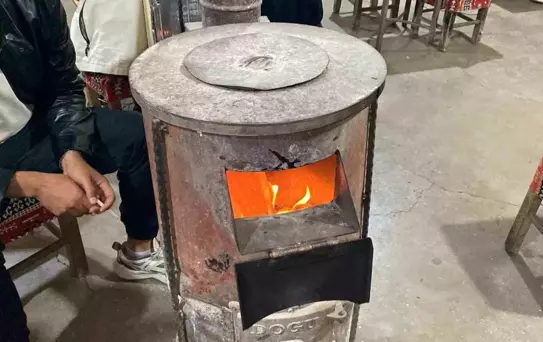 İlçeye kış geri geldi! Temmuz ayında soba yakıyorlar