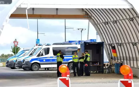 Polonya Sınır Kontrollerini Yeniden Başlatıyor
