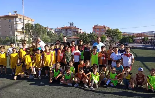 Kanlıca'da Çocuklara Futbol Eğitimi