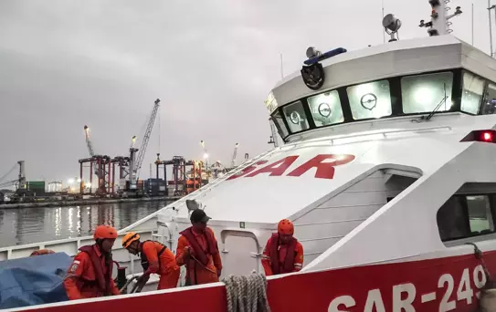 Endonezya'da Feribot Batması: 4 Ölü, 30 Kayıp