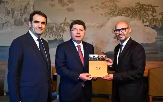 Bakan Tunç Hollanda'da İncelemelerde Bulundu