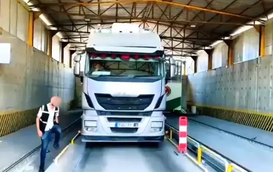 Mersin'de Kaçak Elektronik Sigara Tütünü Ele Geçirildi