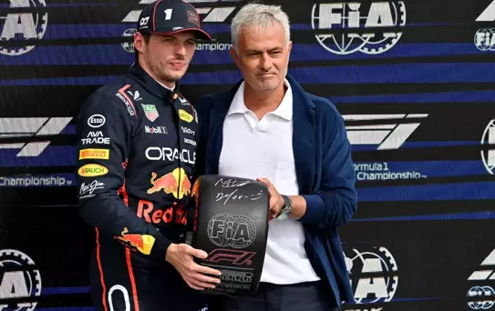 Büyük Britanya GP'sinde Pole pozisyonu Max Verstappen'in! Ödülü Jose Mourinho verdi