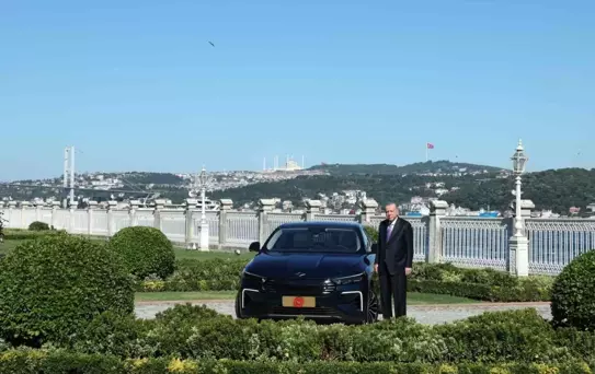 Cumhurbaşkanı Erdoğan, Togg'un yeni modeli T10F'yi test etti