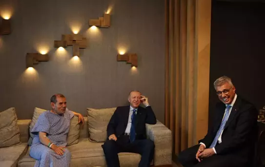 Cumhurbaşkanı Erdoğan ve Sağlık Bakanı Memişoğlu, Galatasaray Başkanı Dursun Özbek'i Ziyaret Etti
