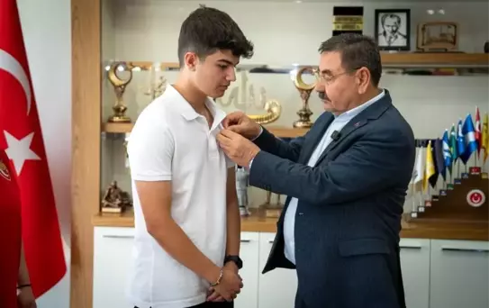 Başkan Odabaşı, Başarılı Sporcuları Ağırlayarak Ödüllendirdi
