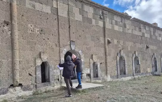 Öğrencilerden Tarihi Tabyaya Restorasyon