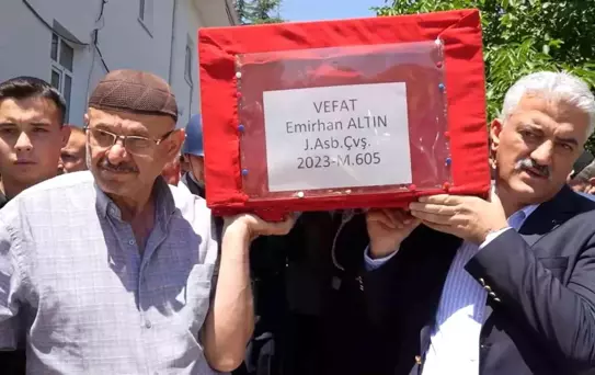 Jandarma Astsubay Emirhan Altın, Trafik Kazasında Hayatını Kaybetti