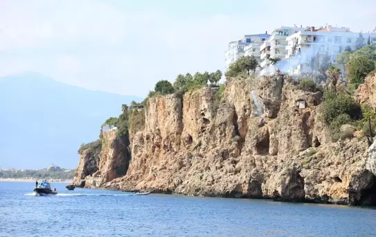 Falezlerden düşen genç turist hayatını kaybetti