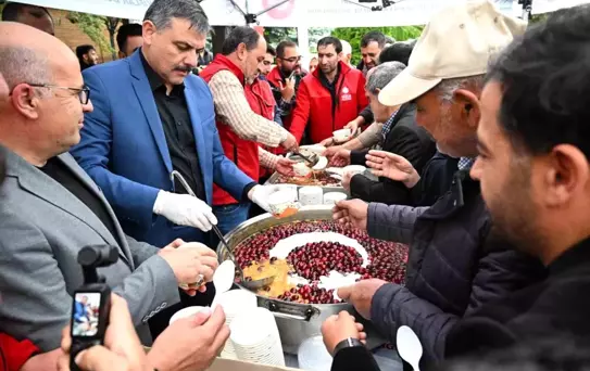 Erzurum'da Aşure Dağıtımı