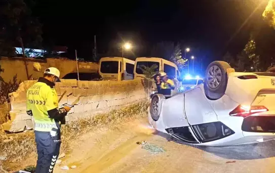 Burdur'da Takla Atan Araçtan Sürücü Kaçtı