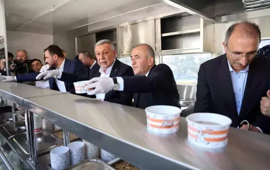 Elazığ'da Muharrem Ayı Dolayısıyla Aşure İkramı Yapıldı