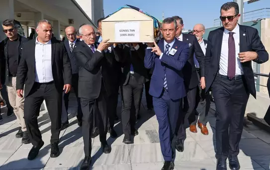 Özel ve Kılıçdaroğlu 'mutlak butlan' krizinin ardından ilk kez cenazede bir araya geldi
