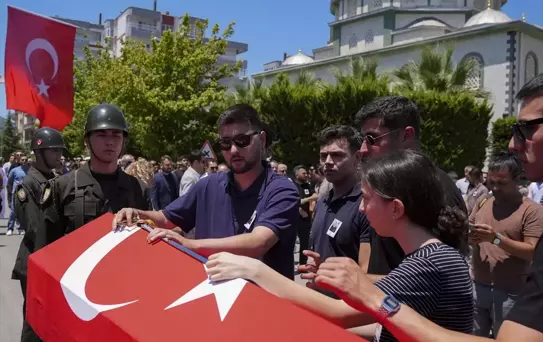 Şehit Ege Akar'ı arkadaşları Harbiye Marşı ile uğurladı