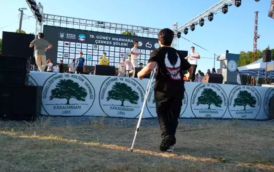 Yaralı Gençten Duygulandıran Destek