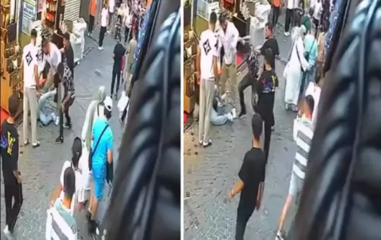 Sokakta yürürken tartıştığı 3 kişi tarafından sopa ve tekmelerle darbedildi
