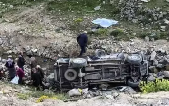 Kürtün'de Kamyonet Devrildi: 1 Ölü, 5 Yaralı
