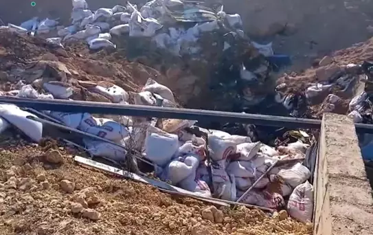 Devrildikten sonra alev alan tırda baba ve oğlu can verdi