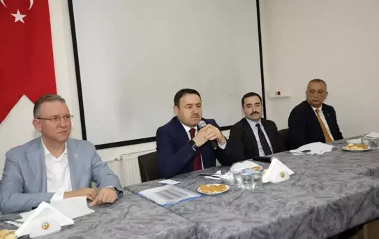 Kütahya Valisi Işın, Muhtarlarla İstişare Toplantısı Düzenledi