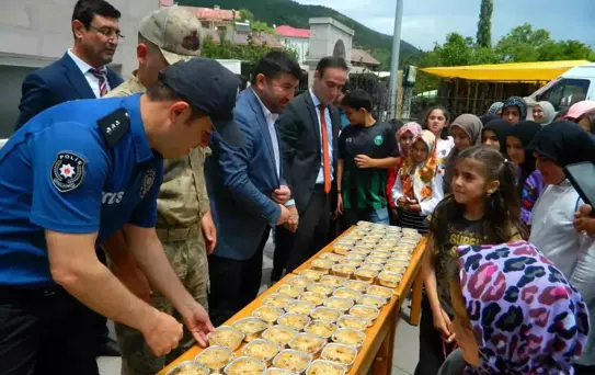 Posof'ta Aşure İkramı Yapıldı