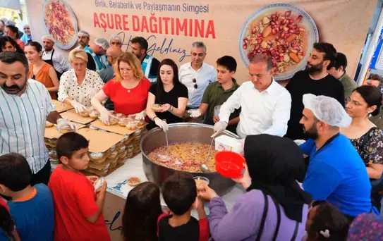 Sancaktepe'de Aşure Dağıtımı