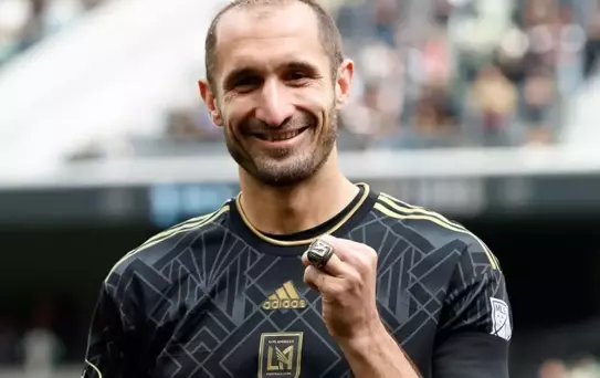 Giorgio Chiellini formasını giydiği eski takıma ortak oldu
