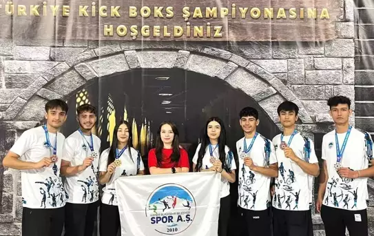 Kayseri Spor A.Ş. Türkiye Kick Boks Şampiyonası'nda 7 Madalya Kazandı